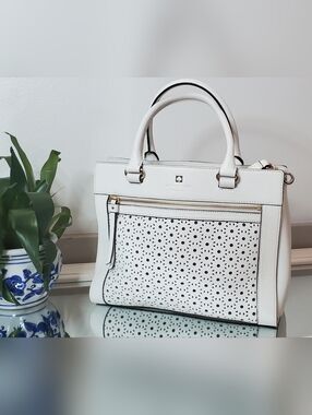 257◼️KATE SPADE LYNNE PERRI LANE TOTE